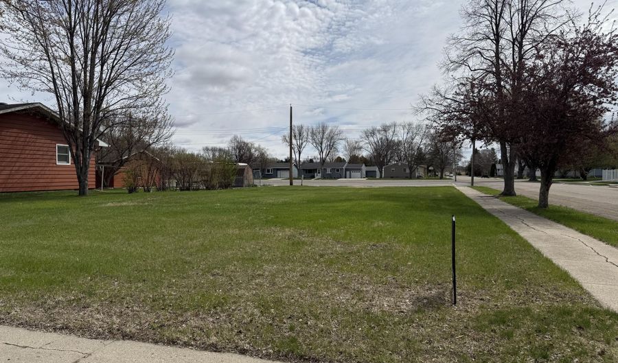 620 15th Ave, Aberdeen, SD 57401 - 0 Beds, 0 Bath