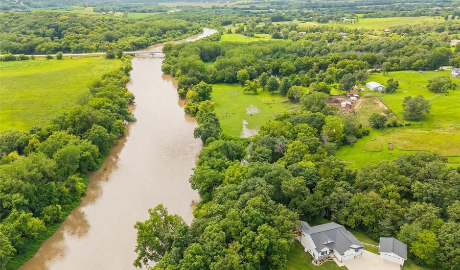 24261 Trail Ridge Ct, Adel, IA 50003 - 4 Beds, 4 Bath