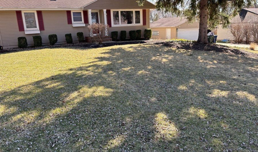 9 Woodview Ln, Algonquin, IL 60102 - 2 Beds, 2 Bath