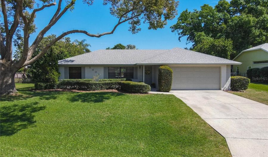 8601 SUNNYDALE Ln, Lakeland, FL 33809 - 3 Beds, 2 Bath