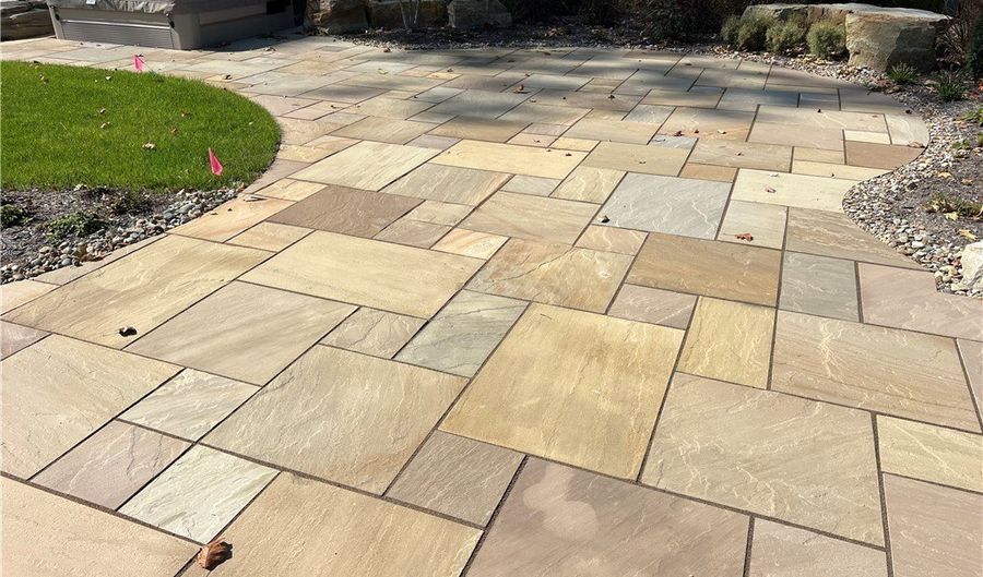 825 Club Dr W, Aurora, OH 44202 - 5 Beds, 6 Bath