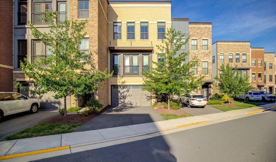 23098 SULLIVANS COVE Sq, Brambleton, VA 20148 - 3 Beds, 4 Bath