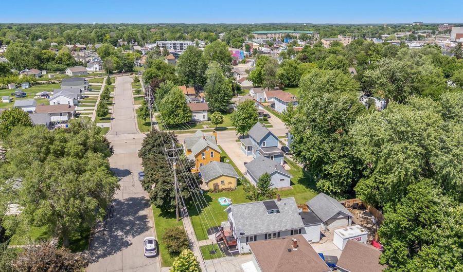 500 S PIERCE Ave, Appleton, WI 54914 - 4 Beds, 2 Bath