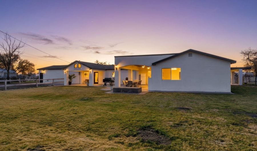 5726 Wood Rd SW, Albuquerque, NM 87105 - 5 Beds, 3 Bath