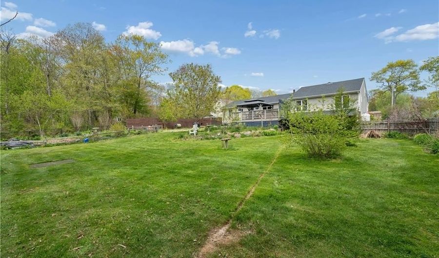 20 Oak Hill Dr, Exeter, RI 02822 - 3 Beds, 2 Bath