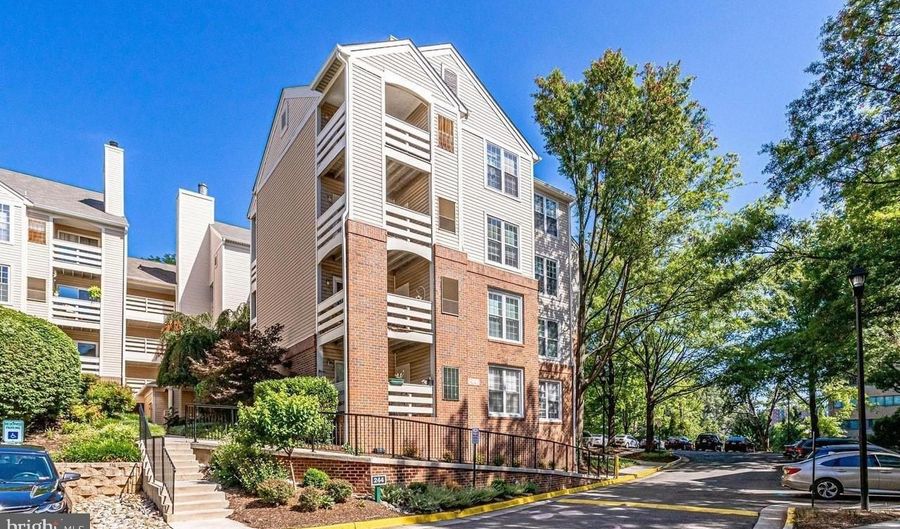 244 S REYNOLDS St 303, Alexandria, VA 22304 - 1 Beds, 1 Bath