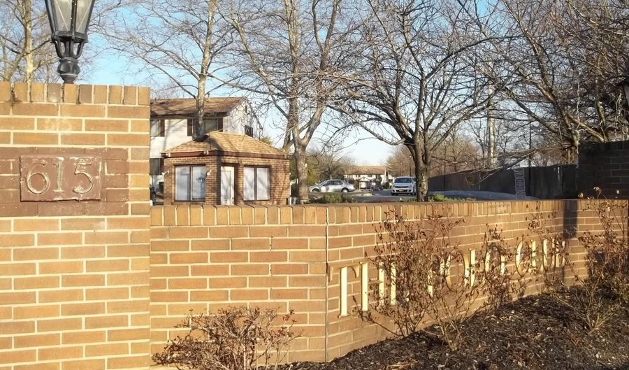 615 Broadway 83, Amityville, NY 11701 - 1 Beds, 1 Bath