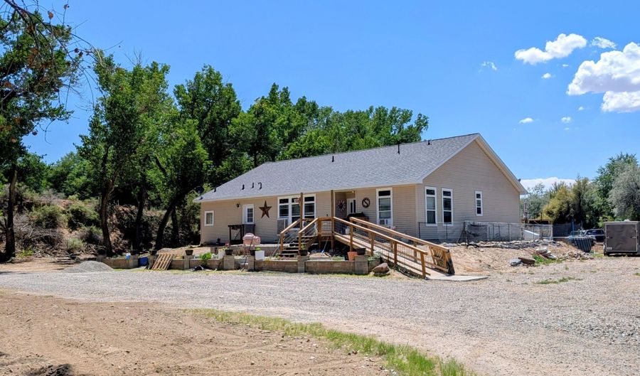 1191 ROBERTS Dr, Bloomfield, NM 87413 - 4 Beds, 2 Bath