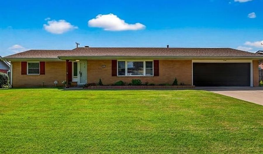 1031 SE Greystone Ave, Bartlesville, OK 74006 - 4 Beds, 3 Bath