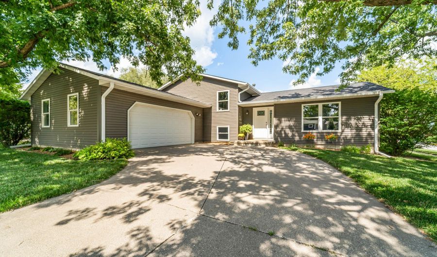 2401 White Oak Dr, Ames, IA 50014 - 3 Beds, 2 Bath