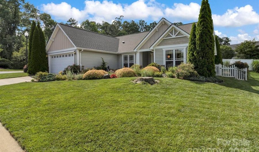 16 Sunview Cir, Arden, NC 28704 - 3 Beds, 2 Bath
