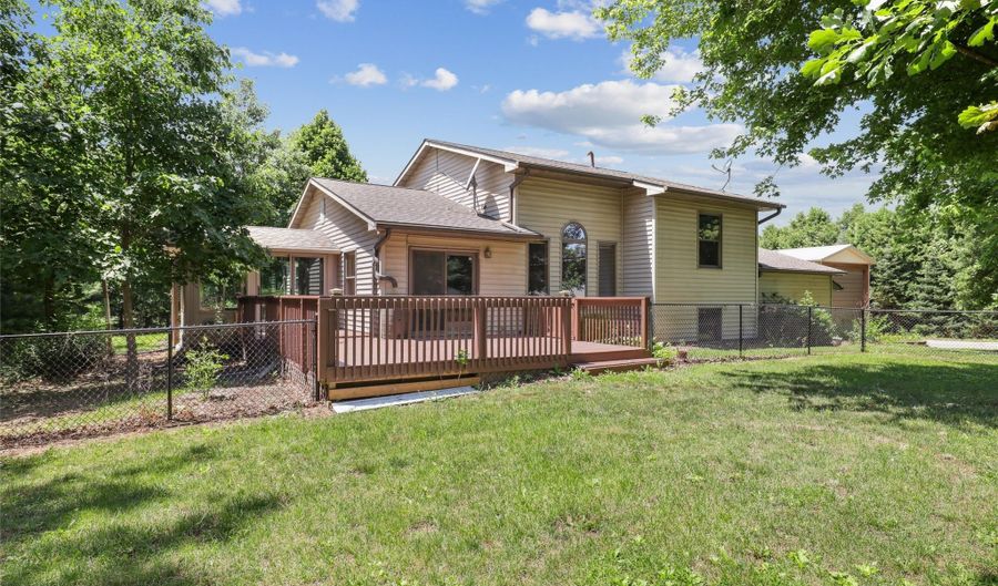 3863 NE 88th St, Altoona, IA 50009 - 4 Beds, 3 Bath