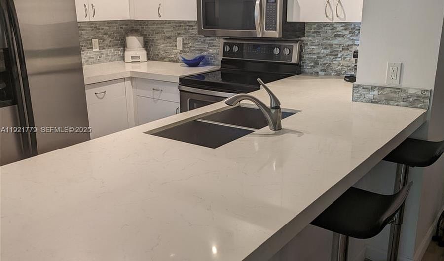 19901 E Country Club Dr 2305, Aventura, FL 33180 - 2 Beds, 2 Bath