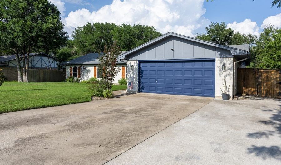 113 Hidden Valley Dr, Aledo, TX 76008 - 5 Beds, 2 Bath