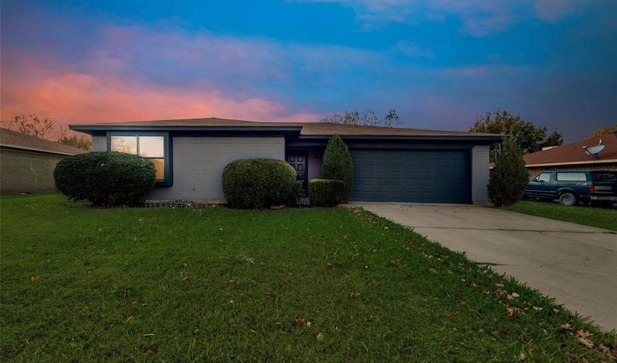 119 Chris Ct, Alvarado, TX 76009 - 3 Beds, 2 Bath