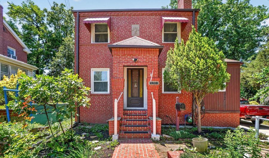 5201 VARNUM St, Bladensburg, MD 20710 - 3 Beds, 2 Bath