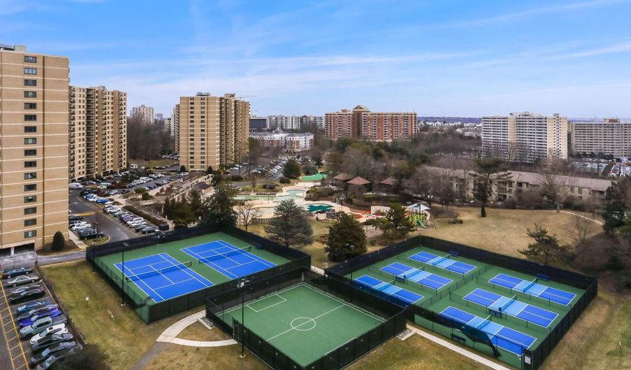 205 YOAKUM Pkwy 822, Alexandria, VA 22304 - 2 Beds, 2 Bath