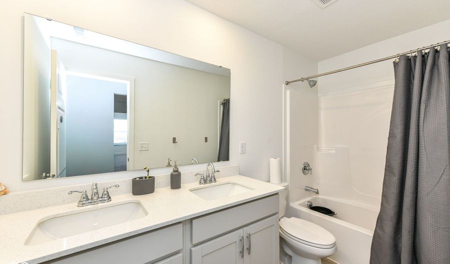 7369 Fallsworth Dr, Avon, IN 46123 - 5 Beds, 3 Bath