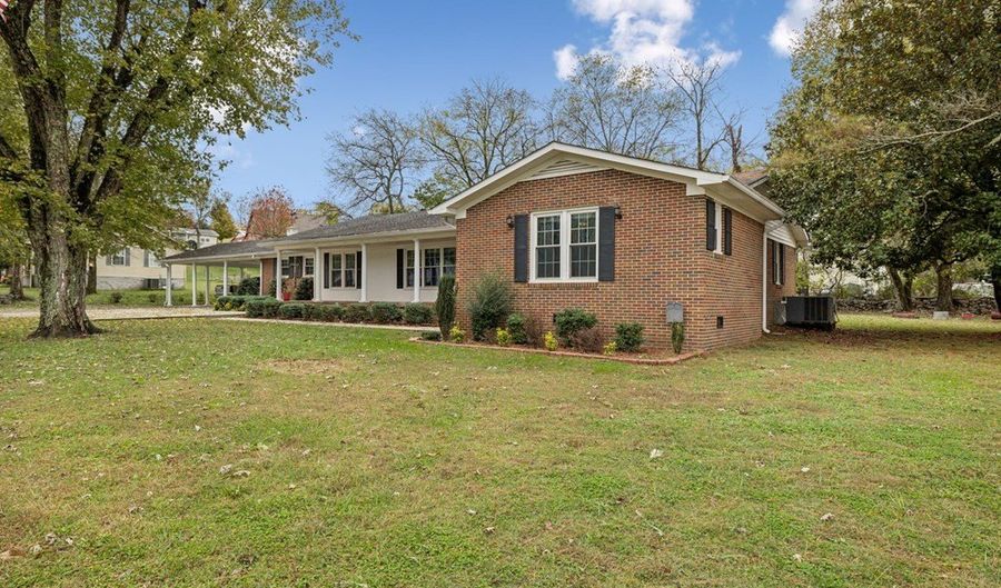 202 High St, Alexandria, TN 37012 - 3 Beds, 2 Bath