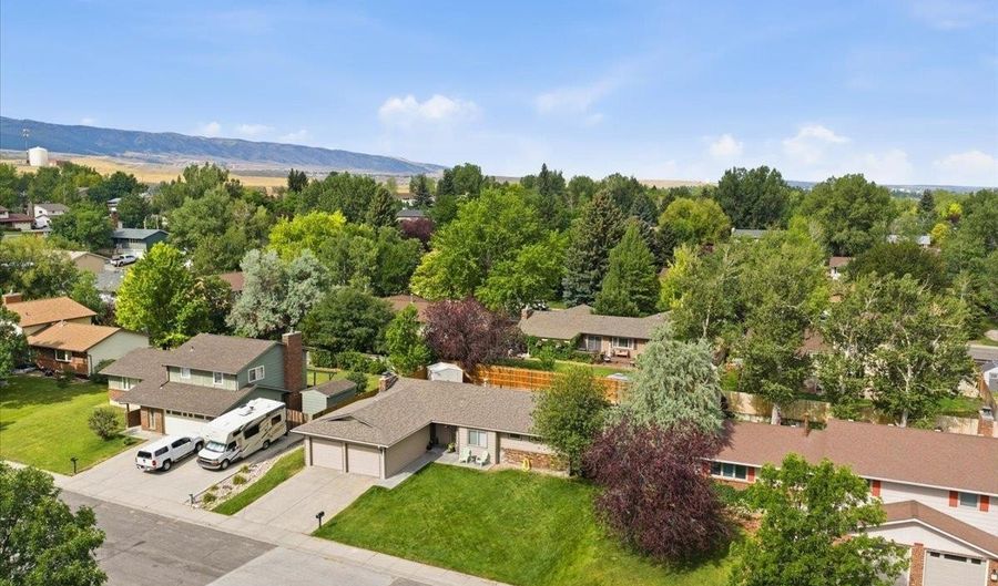 2012 Nottingham Dr, Casper, WY 82609 - 3 Beds, 2 Bath