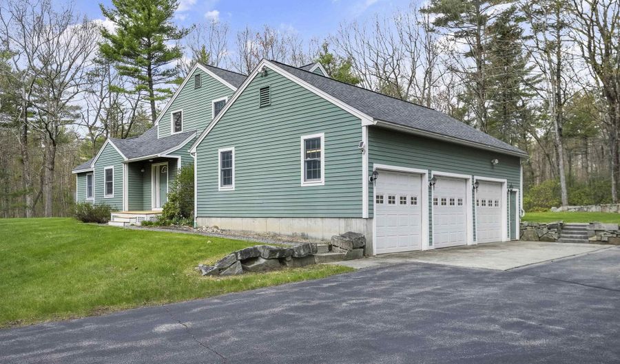 9 Maxwell Dr, Brookline, NH 03033 - 3 Beds, 3 Bath