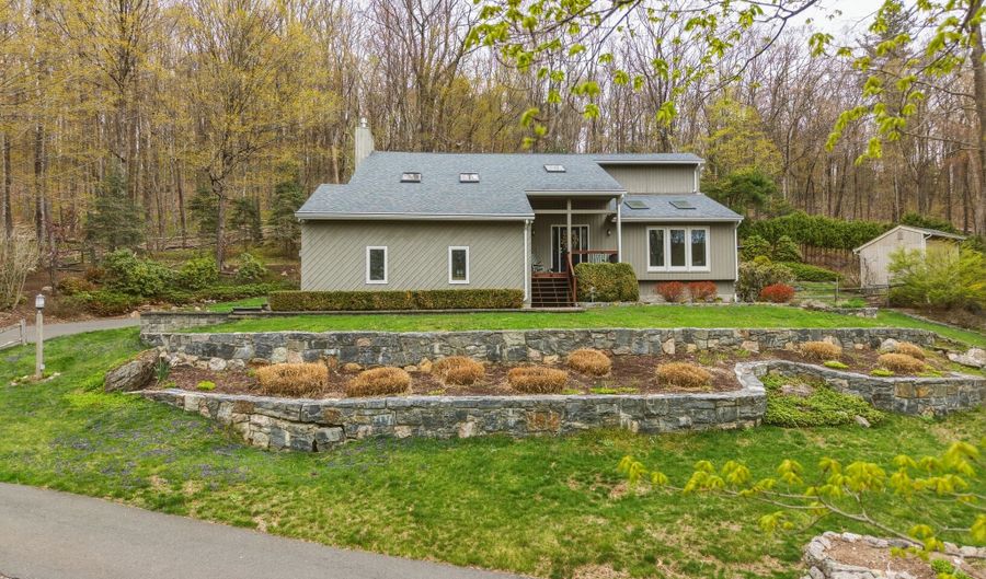 239 Wright Rd, Canton, CT 06019 - 4 Beds, 4 Bath