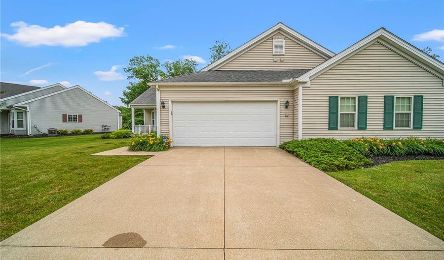 10707 Crossings Dr, Aurora, OH 44202 - 2 Beds, 2 Bath