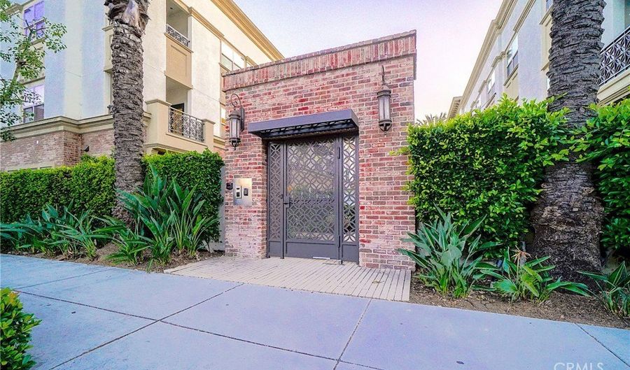411 S Anaheim Blvd 4, Anaheim, CA 92805 - 2 Beds, 2 Bath
