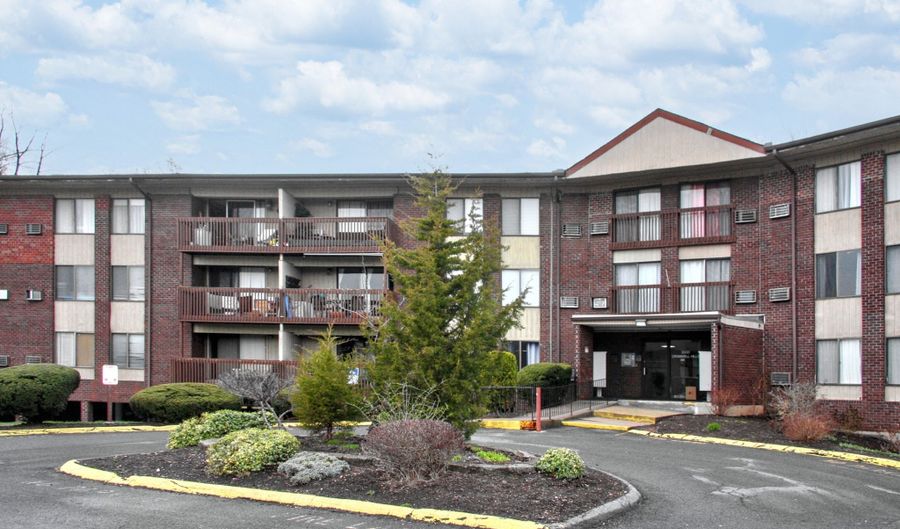 2113 Cromwell Hills Dr 2113, Cromwell, CT 06416 - 2 Beds, 2 Bath
