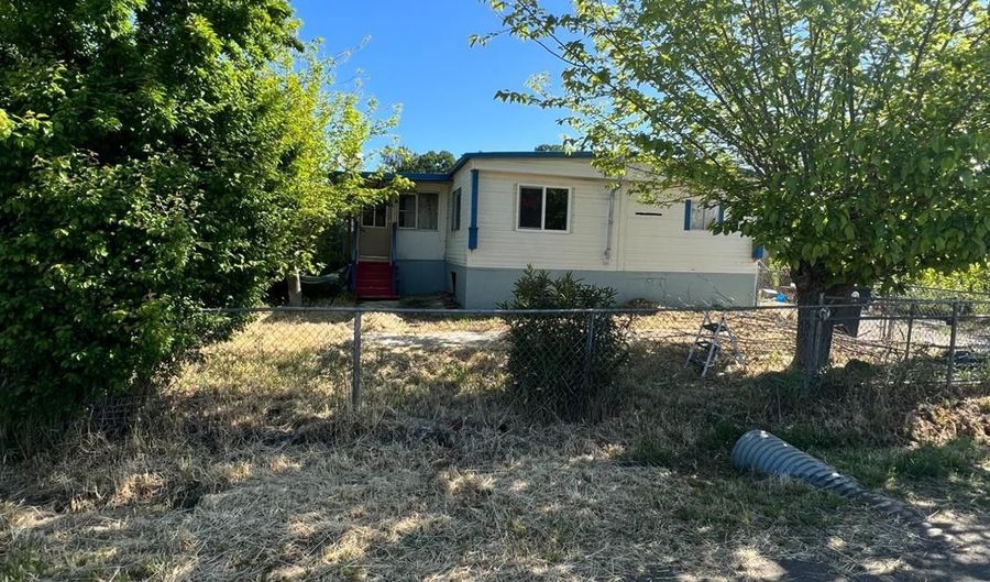 14300 Robinson Ave, Clearlake, CA 95422 - 3 Beds, 2 Bath