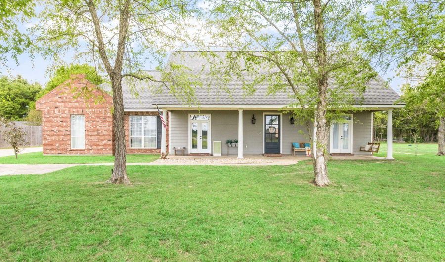 9306 Forest Rd, Abbeville, LA 70510 - 5 Beds, 3 Bath