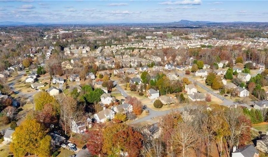 1620 Grand Jct, Alpharetta, GA 30004 - 6 Beds, 4 Bath