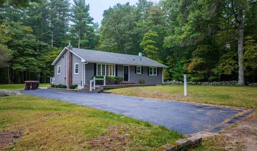 2 Woodland Rd, Acushnet, MA 02743 - 3 Beds, 1 Bath