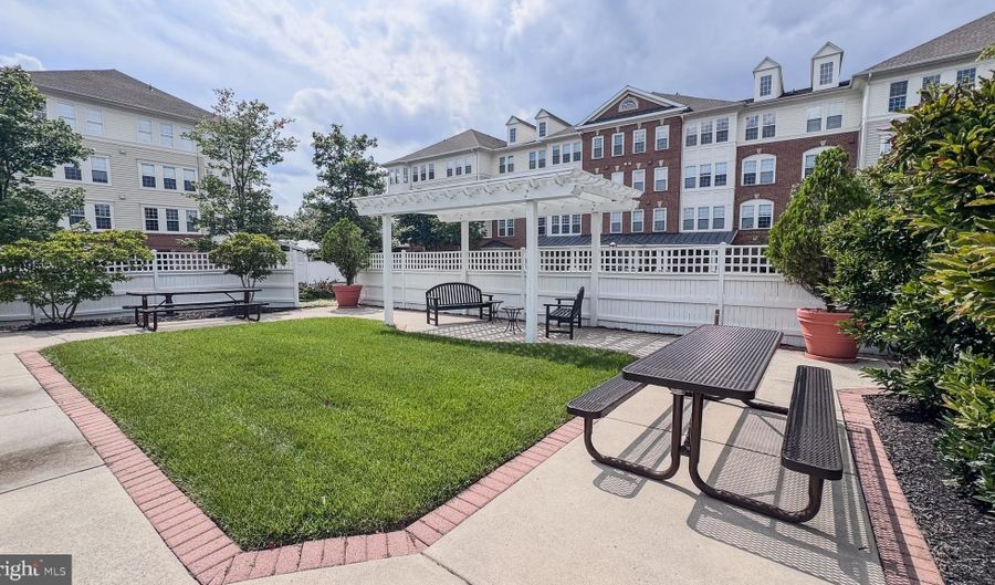 44465 CHAMBERLAIN Ter 103, Ashburn, VA 20147 - 2 Beds, 2 Bath