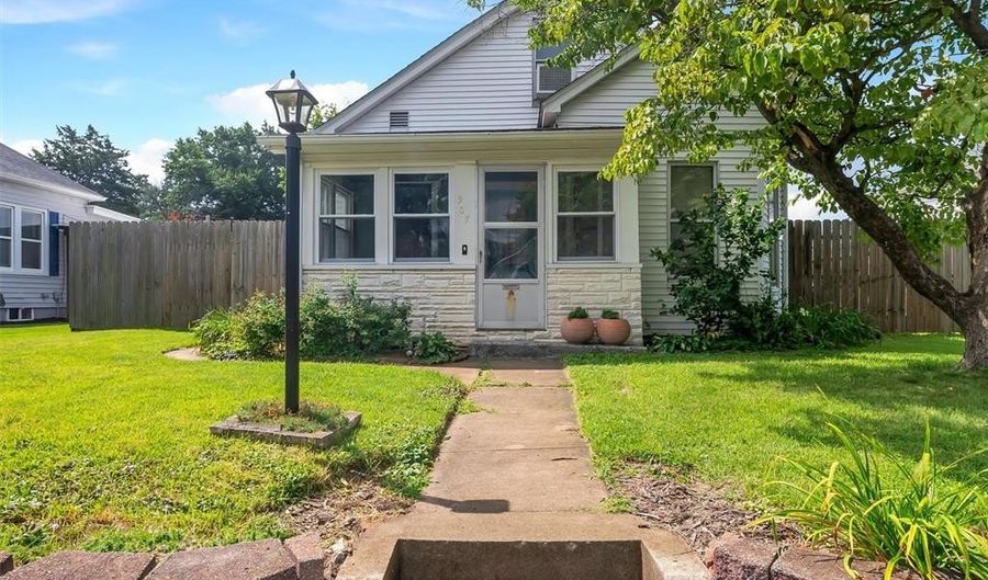 907 Hawley Ave, Alton, IL 62002 - 2 Beds, 2 Bath