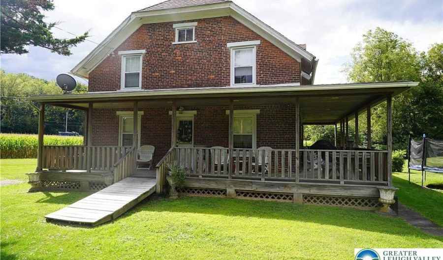3065 Quarry St, North Whitehall, PA 18037 - 3 Beds, 1 Bath