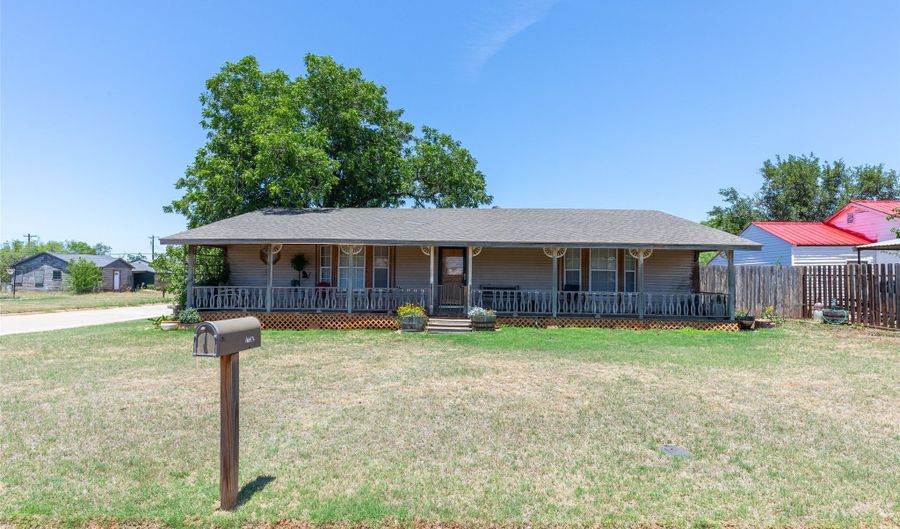 1132 Westover Dr, Anson, TX 79501 - 3 Beds, 3 Bath