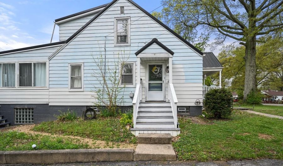 317 WOODLAWN Dr, Aurora, IN 47001 - 4 Beds, 2 Bath