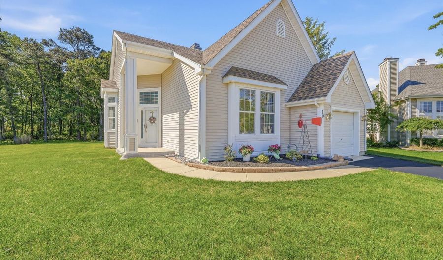 10 Deer Lake Ct, Barnegat, NJ 08005 - 2 Beds, 2 Bath