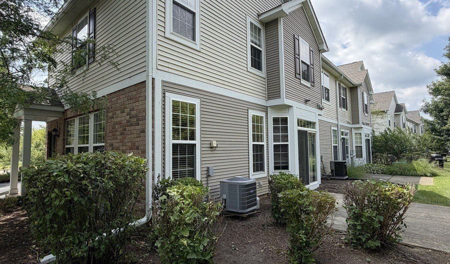 2620 Williamsburg Dr, Algonquin, IL 60102 - 3 Beds, 3 Bath