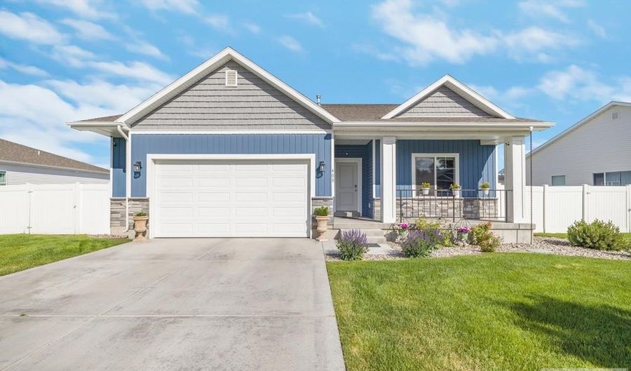 408 N Curlew Dr, Ammon, ID 83401 - 4 Beds, 3 Bath