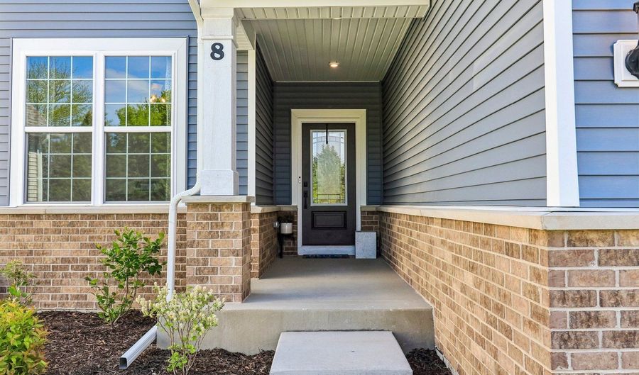 8 Liam Ct, Algonquin, IL 60102 - 3 Beds, 3 Bath