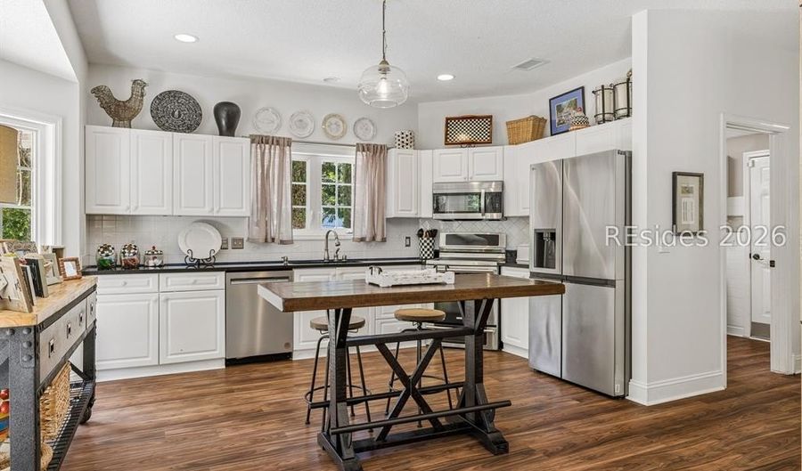 11 Tillinghast Cir, Bluffton, SC 29910 - 4 Beds, 4 Bath
