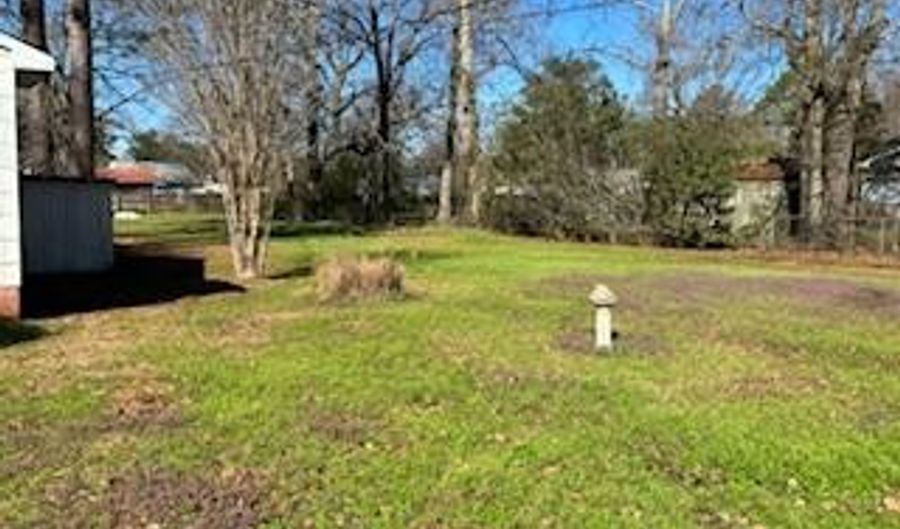 117 Center St, Crystal Springs, MS 39059 - 3 Beds, 2 Bath