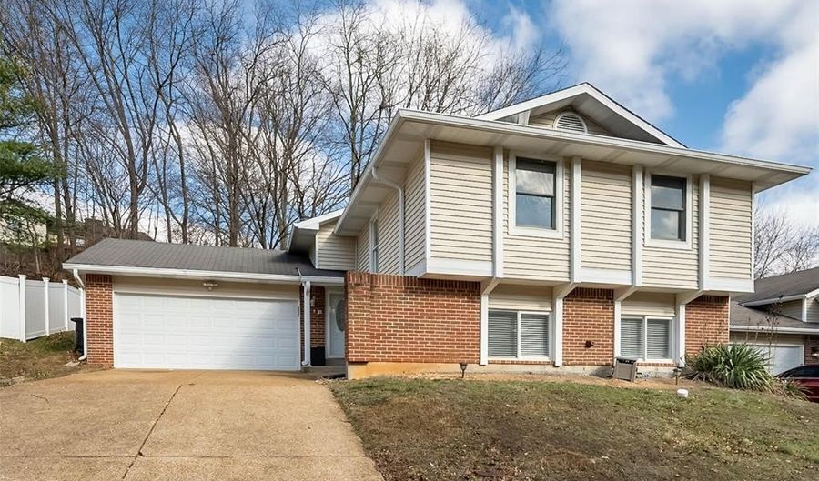 537 Treetop Village Dr, Ballwin, MO 63021 - 5 Beds, 3 Bath