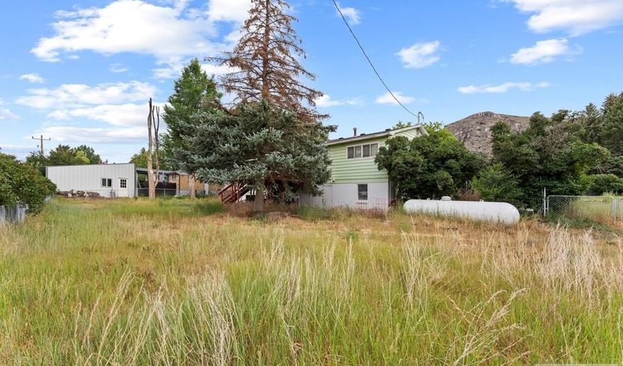 349 N Rena St, Arco, ID 83213 - 5 Beds, 2 Bath