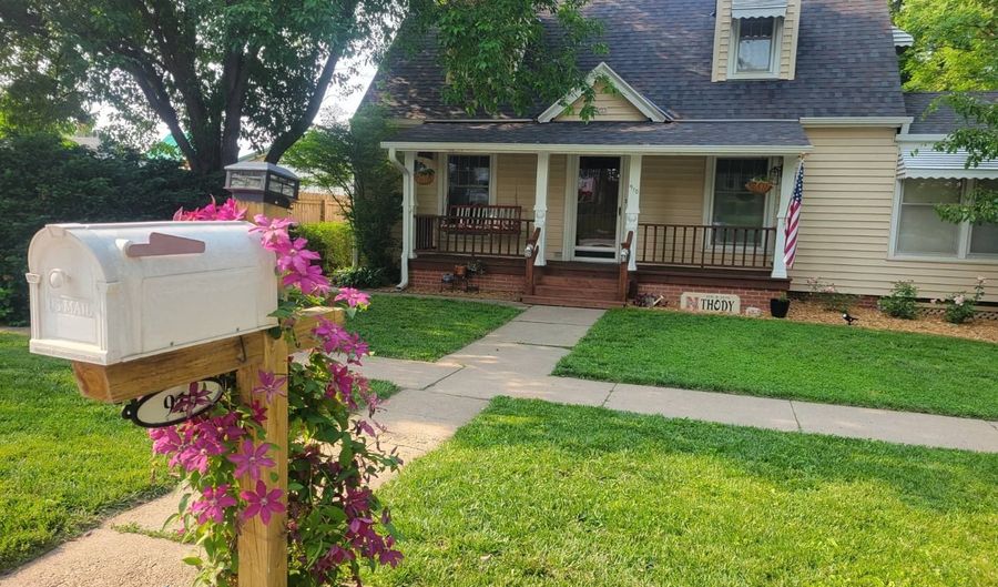 910 16th St, Auburn, NE 68305 - 3 Beds, 2 Bath