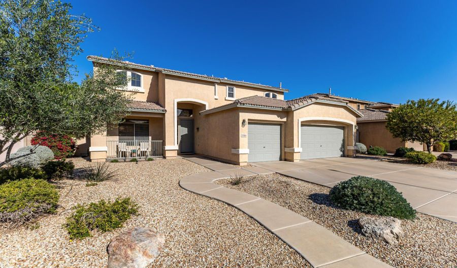 1146 E WINCHESTER Pl, Chandler, AZ 85286 - 5 Beds, 3 Bath