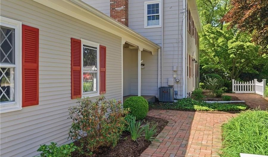 2699 Diamond Hill Rd, Cumberland, RI 02864 - 4 Beds, 3 Bath