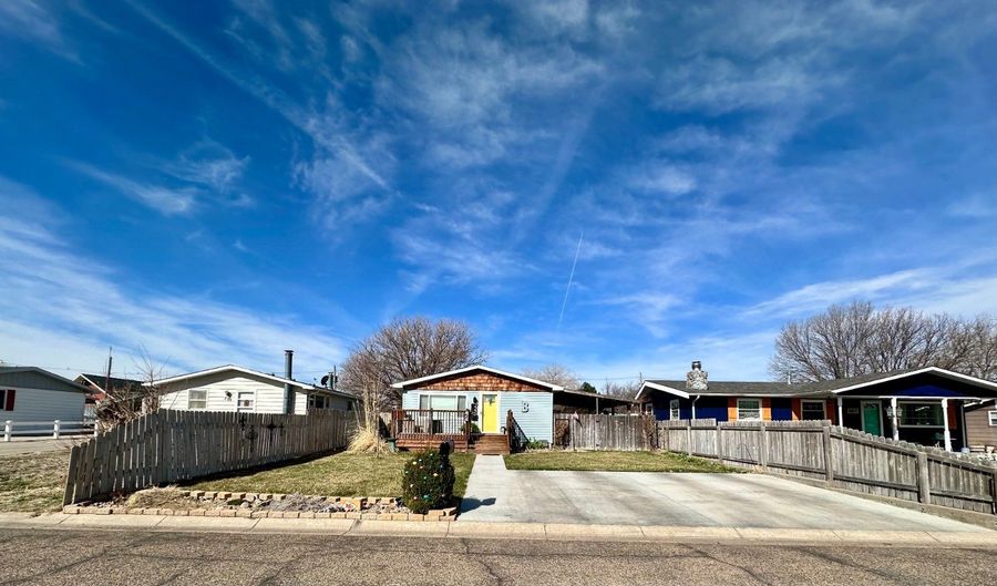 222 Cherry Ave, Goodland, KS 67735 - 5 Beds, 3 Bath